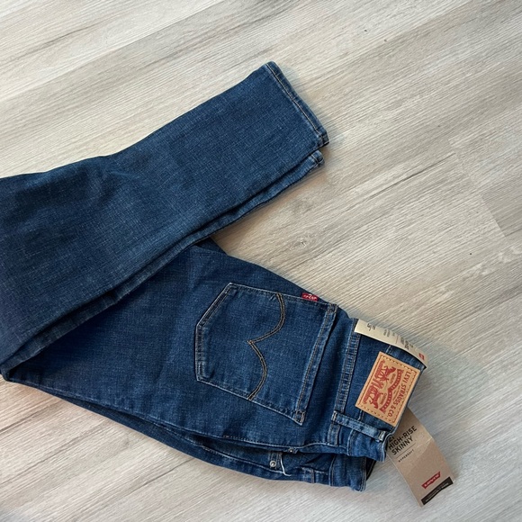 High Rise Skinny Levies - Picture 2 of 5